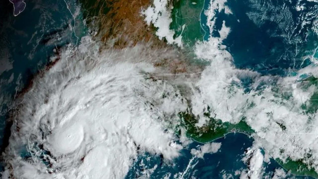 El huracán Erick evoluciona a categoría 4 y anticipa su impacto en el sur de México