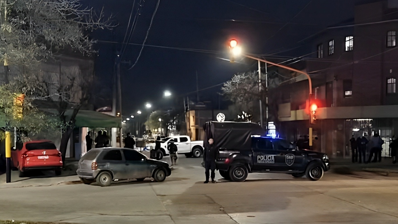 Policía de la Ciudad mató a la novia de su ex pareja, se atrincheró 10 horas y se suicidó