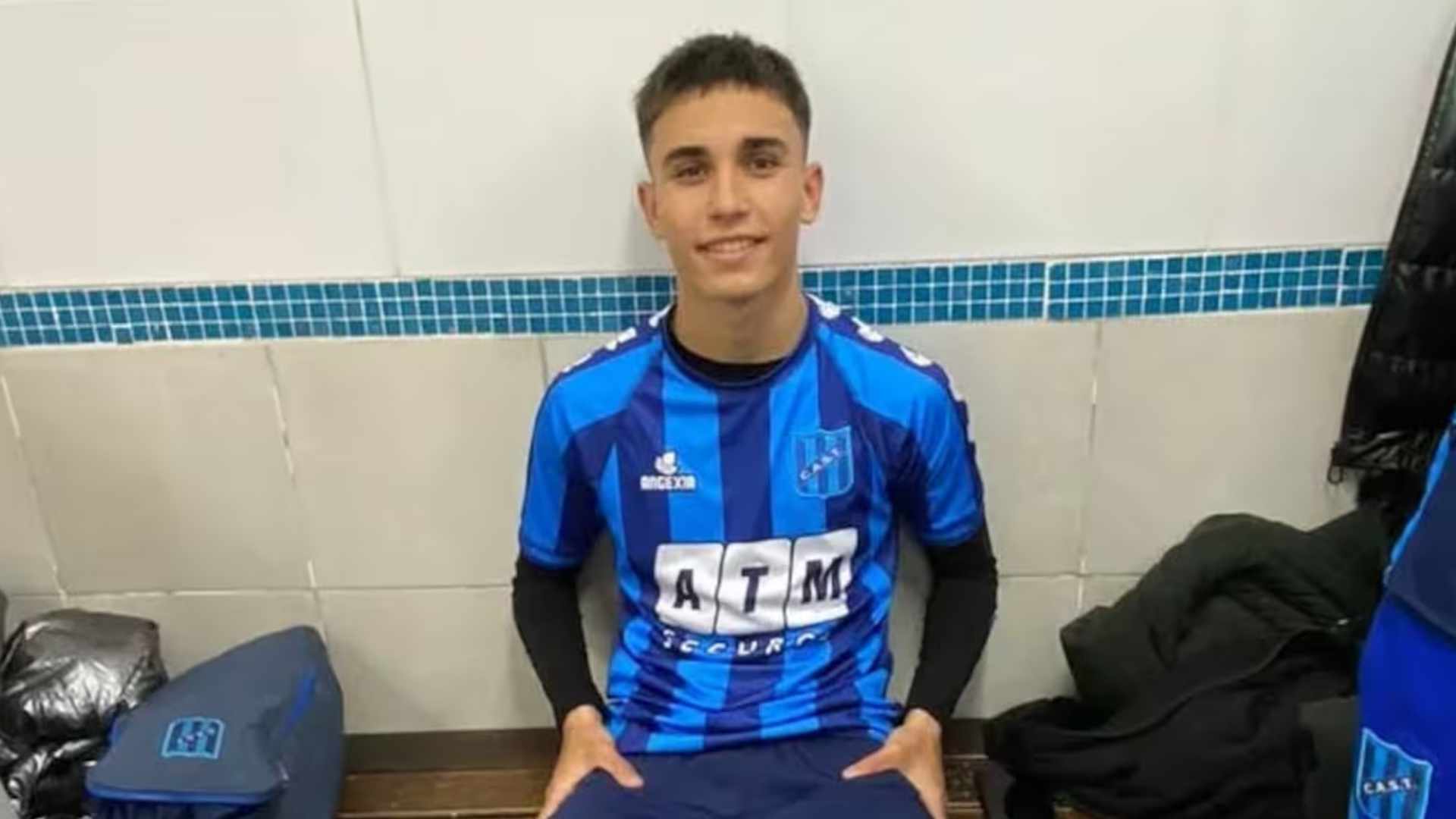 Conmoción por la muerte de un futbolista de 18 años durante una operación de rodilla