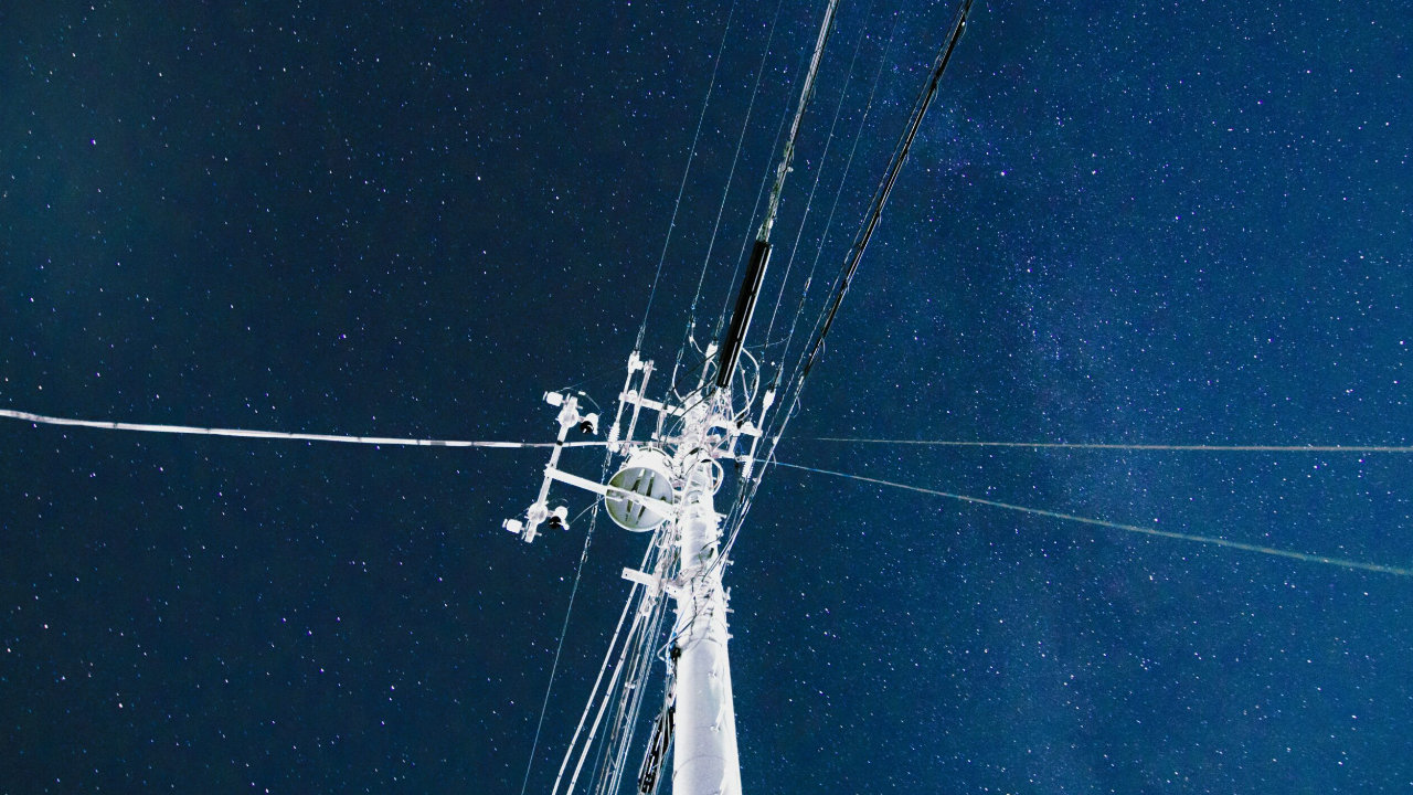 China prueba una conexión láser satelital más veloz que Starlink