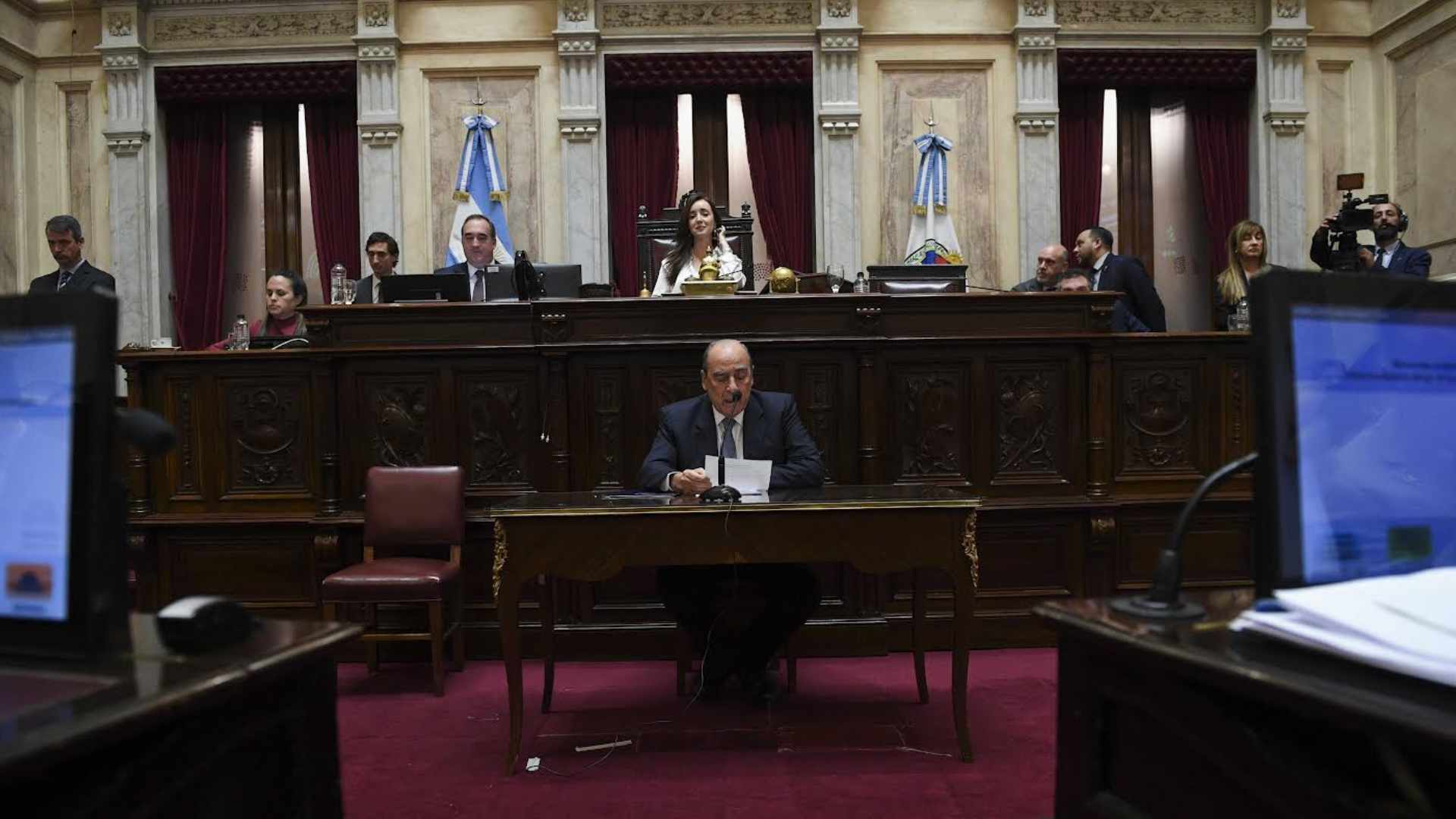Francos presentó el segundo informe de gestión en el Senado