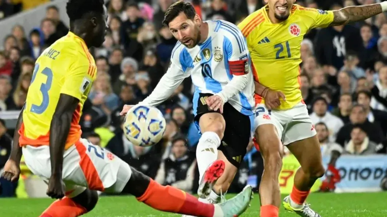 Con diez jugadores, la Selección argentina igualó ante Colombia por las Eliminatorias Sudamericanas