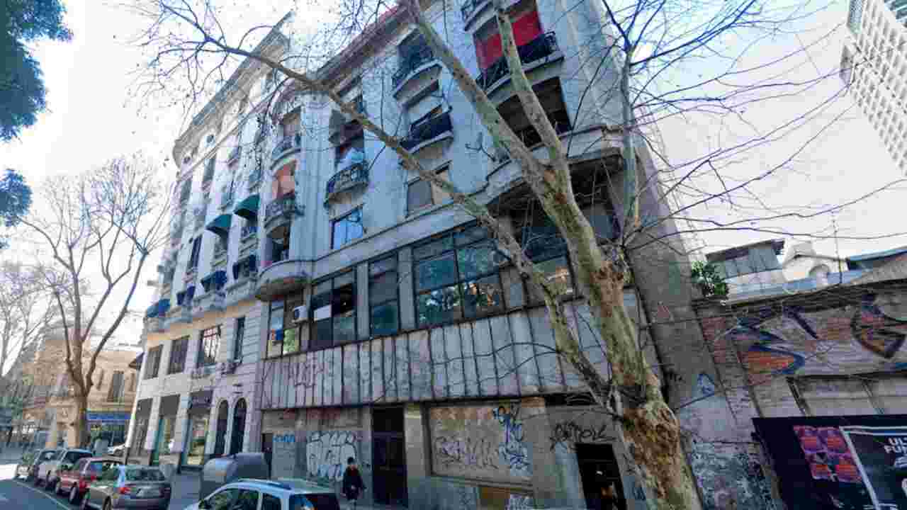 Incendio en un edificio de Monserrat: 12 dotaciones de bomberos y 11 personas asistidas