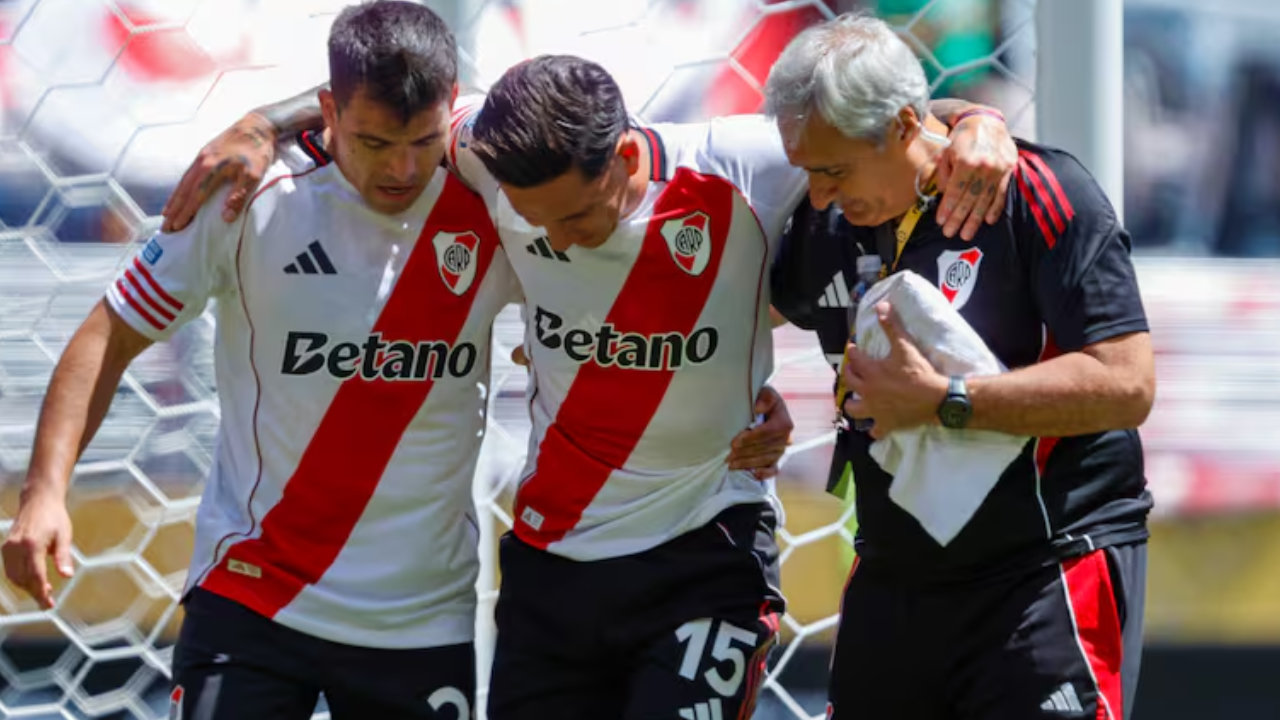 River: Sebastián Driussi hizo un gol, dejó el vestuario en silla de ruedas y se fue del estadio en muletas