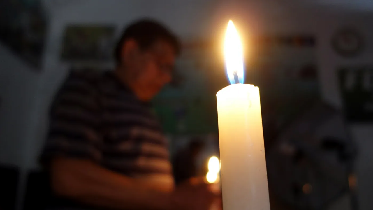 Los cortes de luz continuaron por la ola polar y se extendió la interrupción del GNC