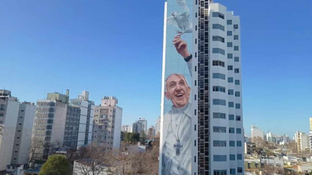 Inauguraron en La Plata el mural más grande del mundo dedicado al papa Francisco