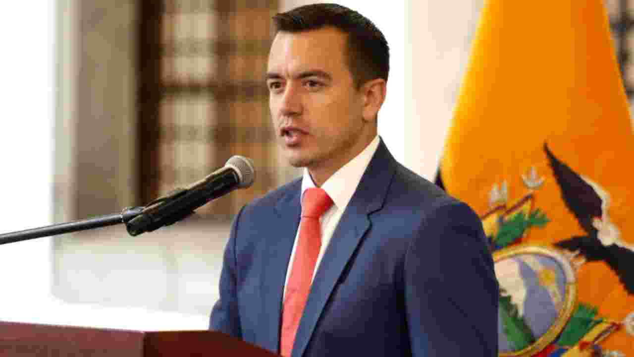 Ecuador anuncia el despido de 5.000 funcionarios públicos y fusión de ministerios