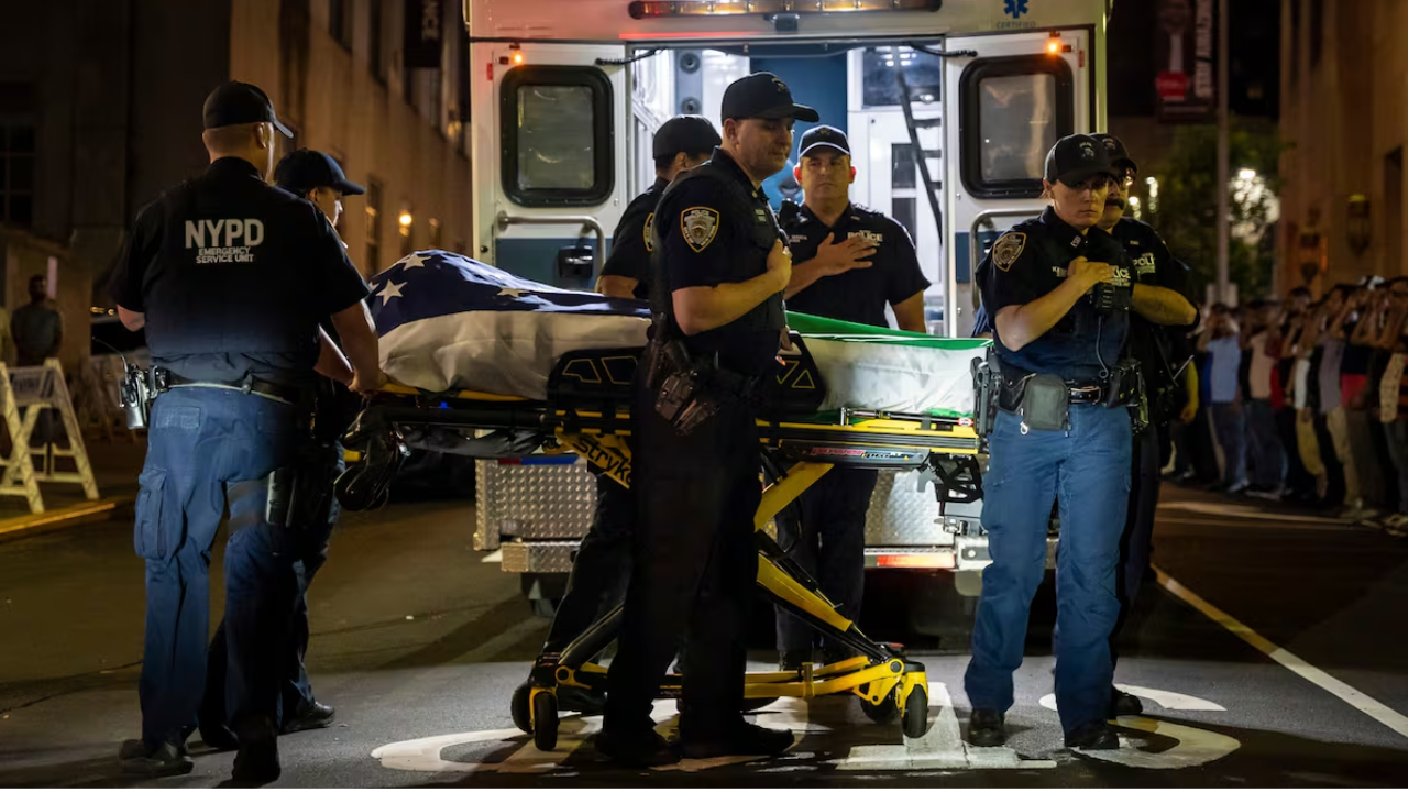 Cuatro muertos, entre ellos un policía, en un tiroteo múltiple en un edificio de Nueva York