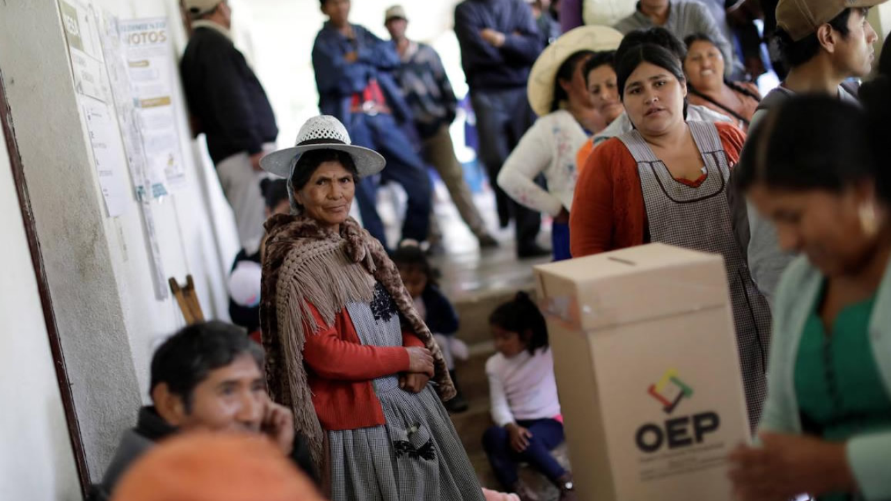 El MAS en la cuerda floja: dos candidatos de derecha lideran las encuestas en Bolivia