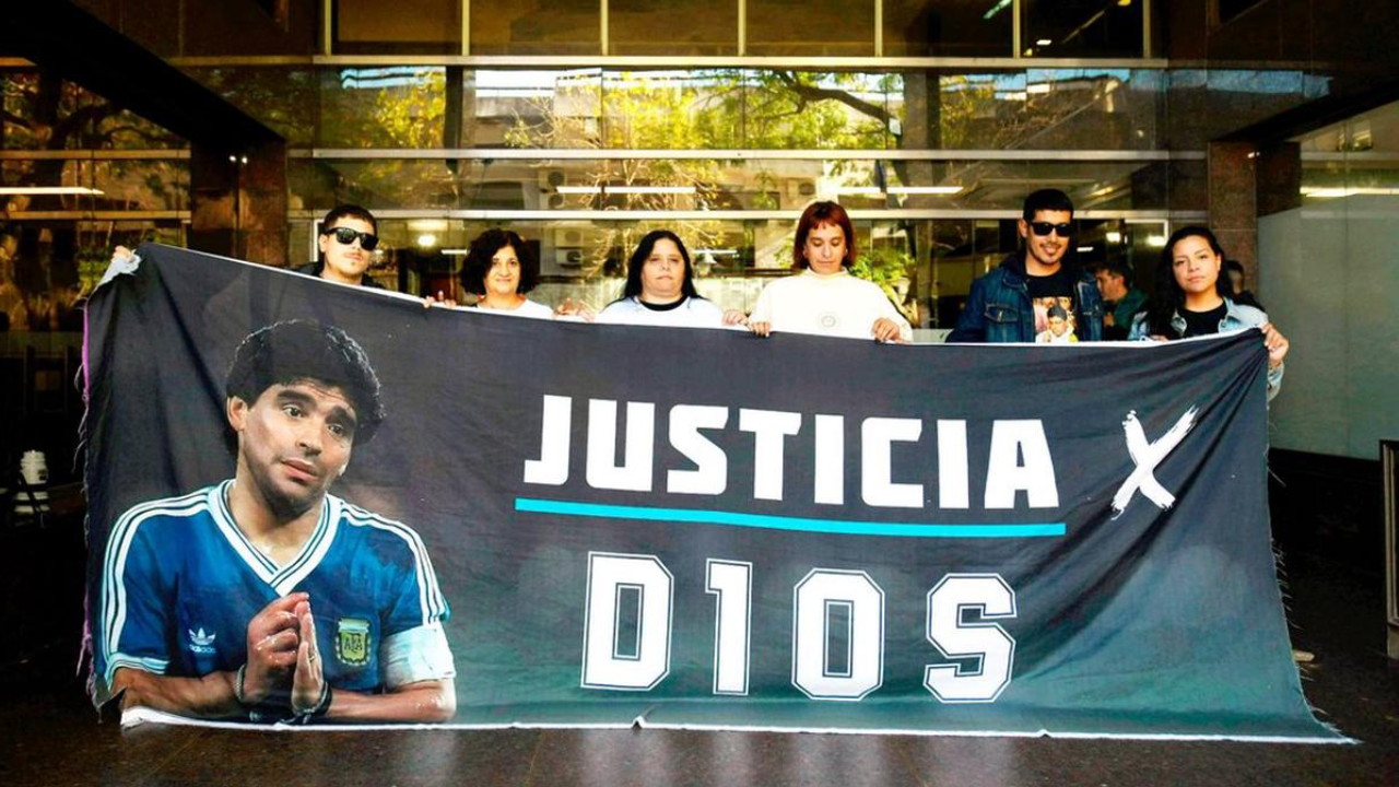 Otro giro en la causa Maradona: la defensa de Luque pide recusar a dos de los tres jueces del nuevo juicio