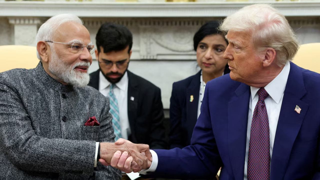 Trump aseguró que subirá aranceles a India por comprar petróleo ruso