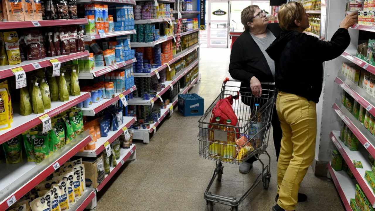 La inflación fue del 1,9% en julio y 36,6% en los últimos doce meses