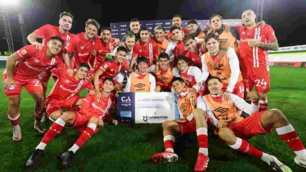Argentinos Juniors le ganó por 2-1 a Aldosivi y avanzó a los cuartos de final de la Copa Argentina