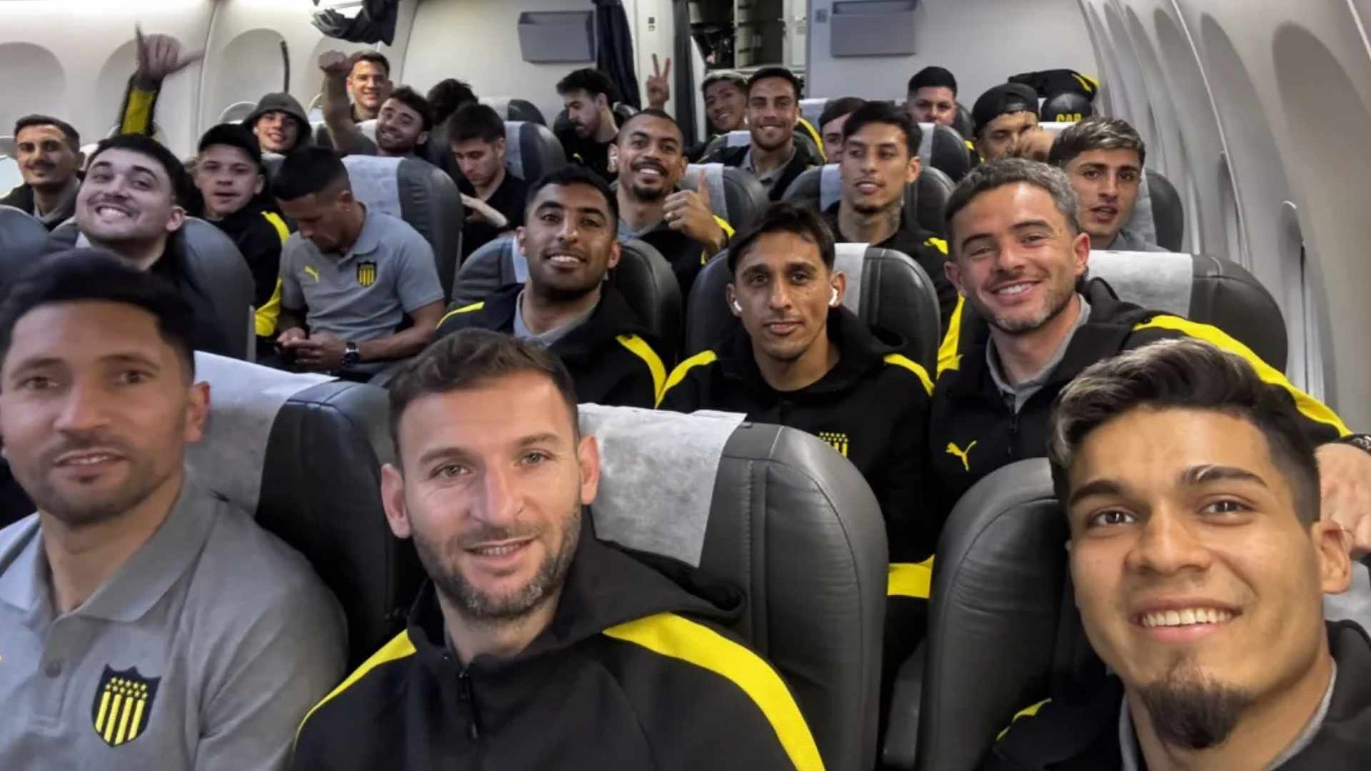 La dura crítica de Aerolíneas Argentinas a los jugadores de Peñarol durante el vuelo