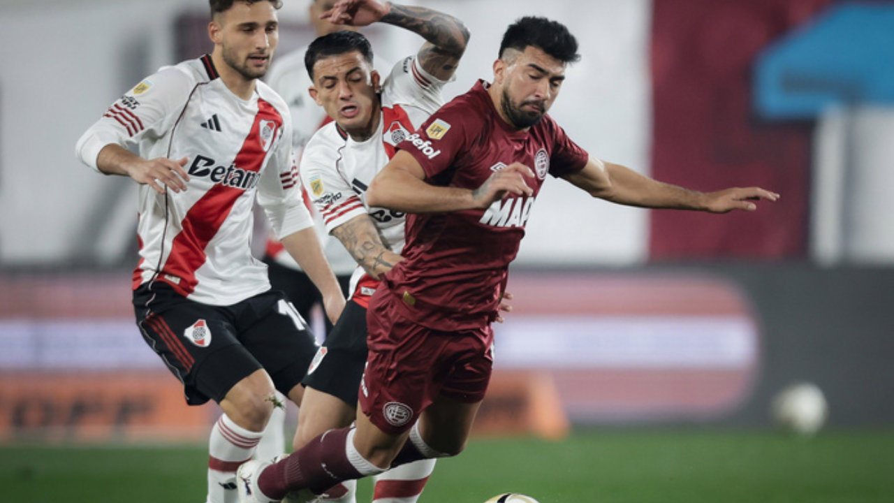 River no pudo sostener la ventaja y Lanús logró un empate agónico
