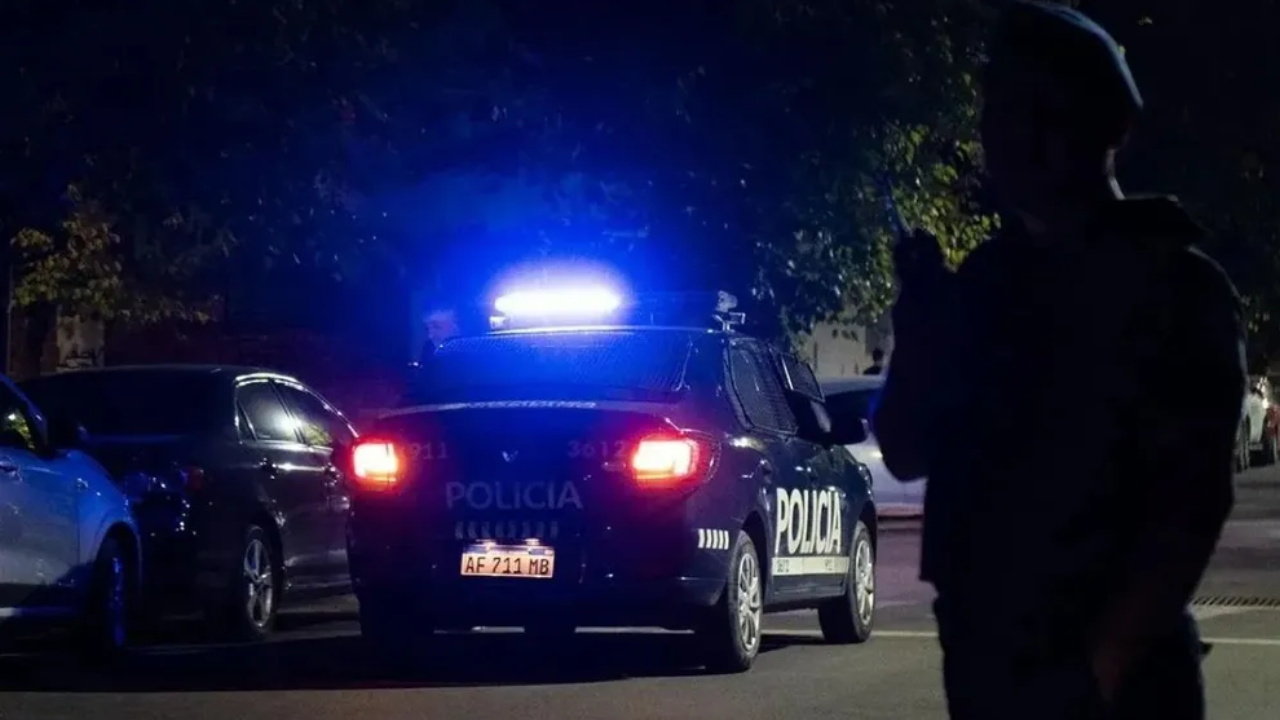 Un motociclista murió tras chocar contra una parada de colectivos en Recoleta