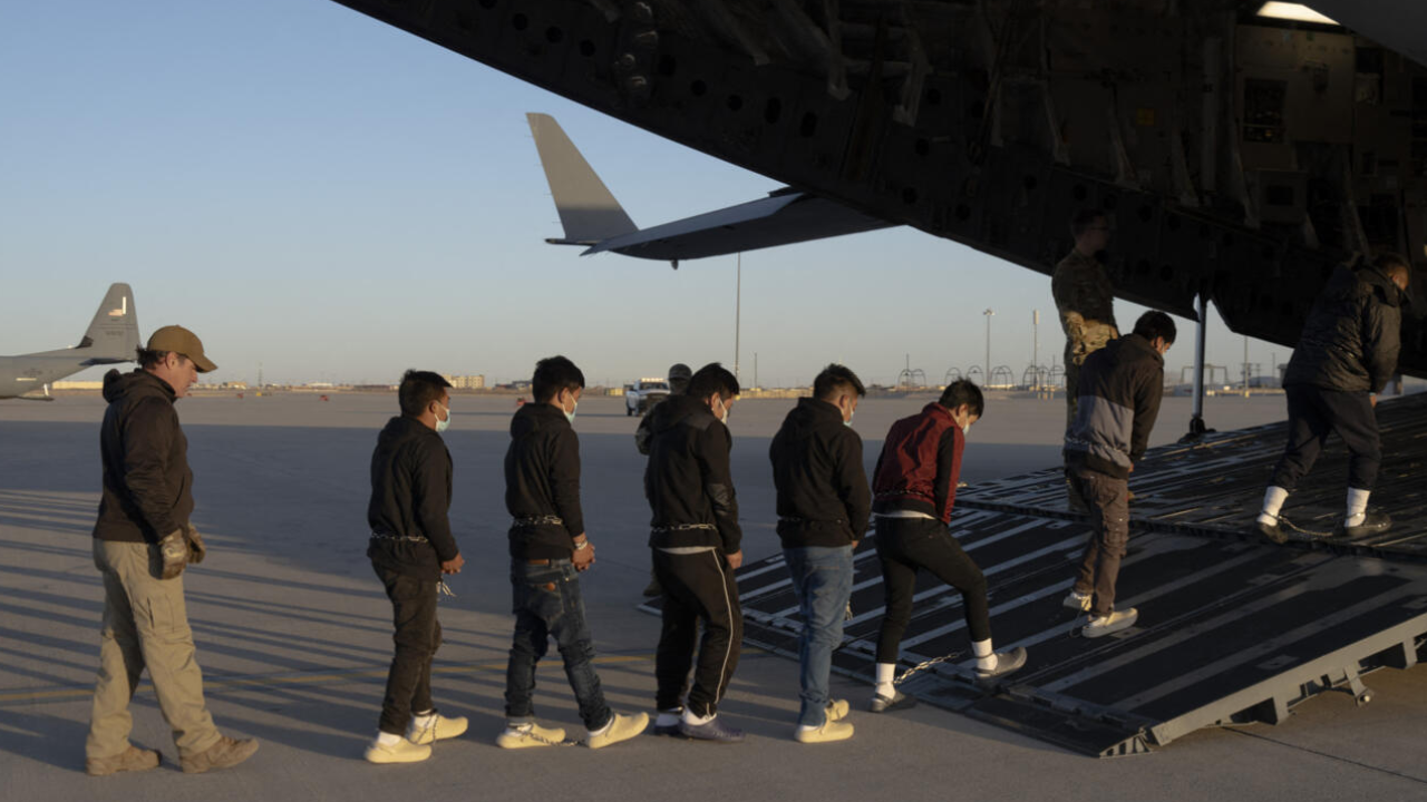 Llega al país el primer vuelo con argentinos deportados de Estados Unidos