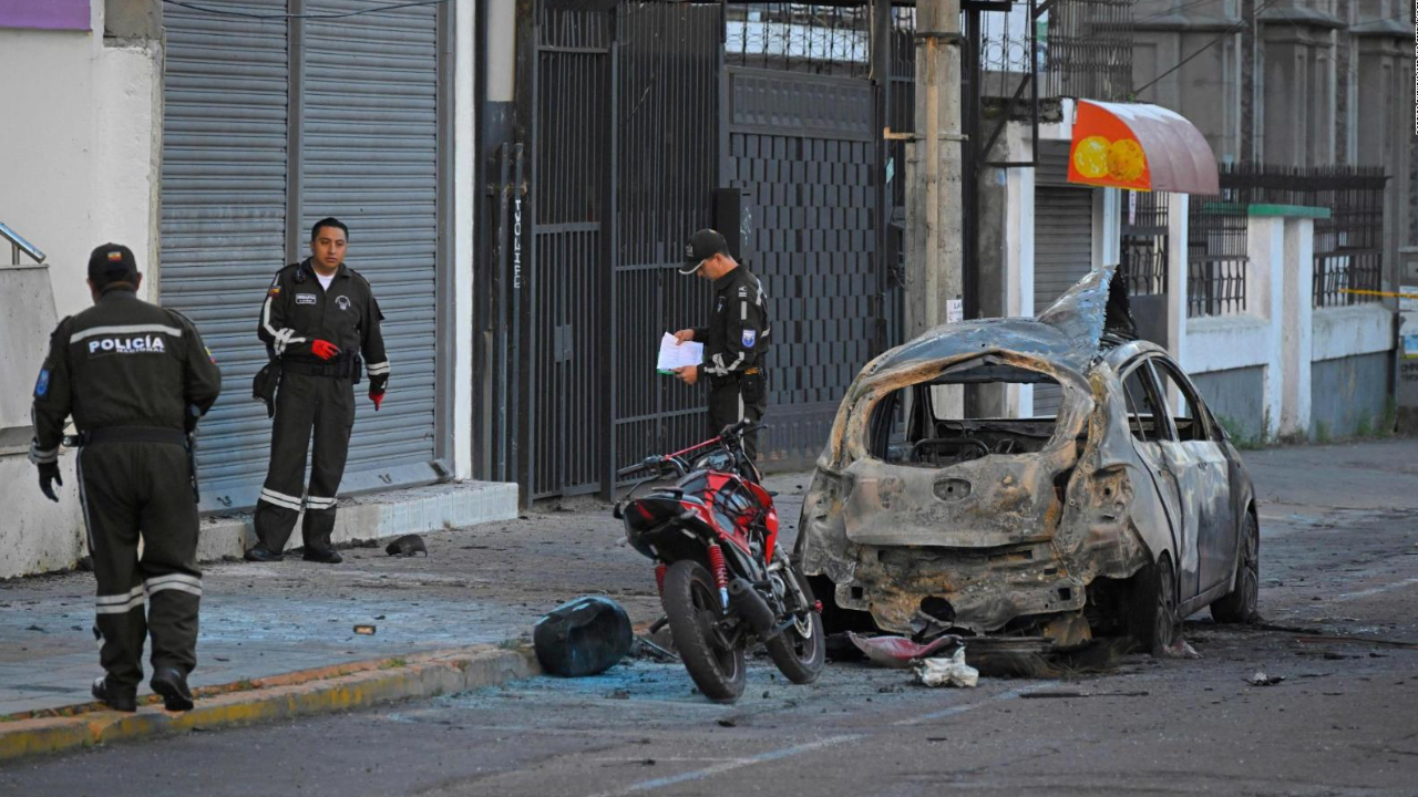 Al menos un fallecido y treinta heridos tras la explosión de un vehículo en Ecuador