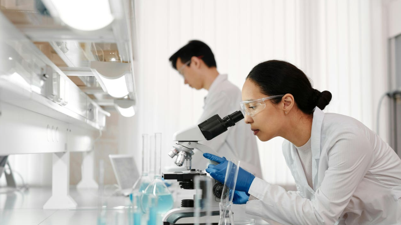 Científicos crean óvulos a partir de células de piel humana