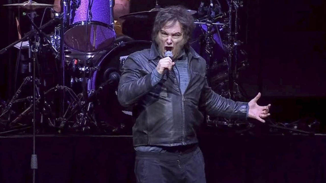 Milei presentó su libro con un show de rock en el Movistar Arena
