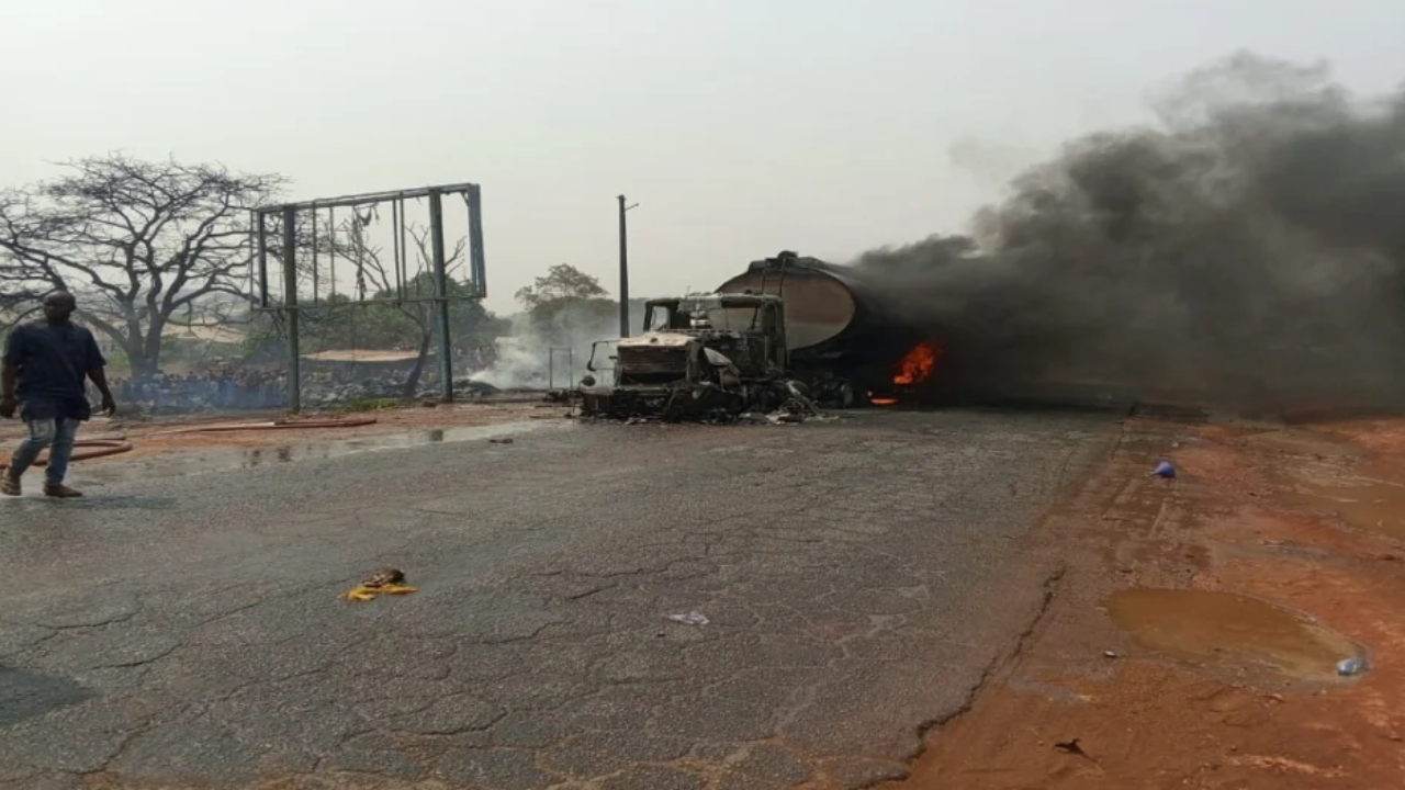 Nigeria: 39 muertos en explosión de un camión cargado de combustible