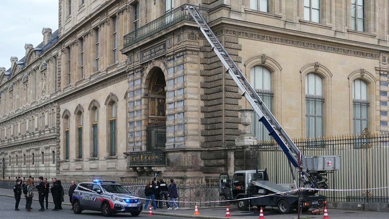 Qué se sabe del espectacular robo en el Museo del Louvre