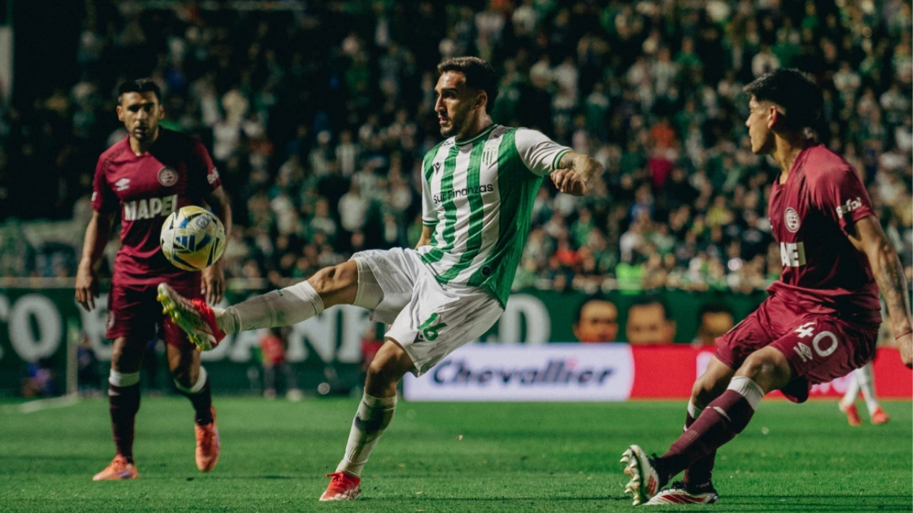 Banfield le ganó el clásico del Sur a Lanús por 2 a 1 y se salvó del descenso