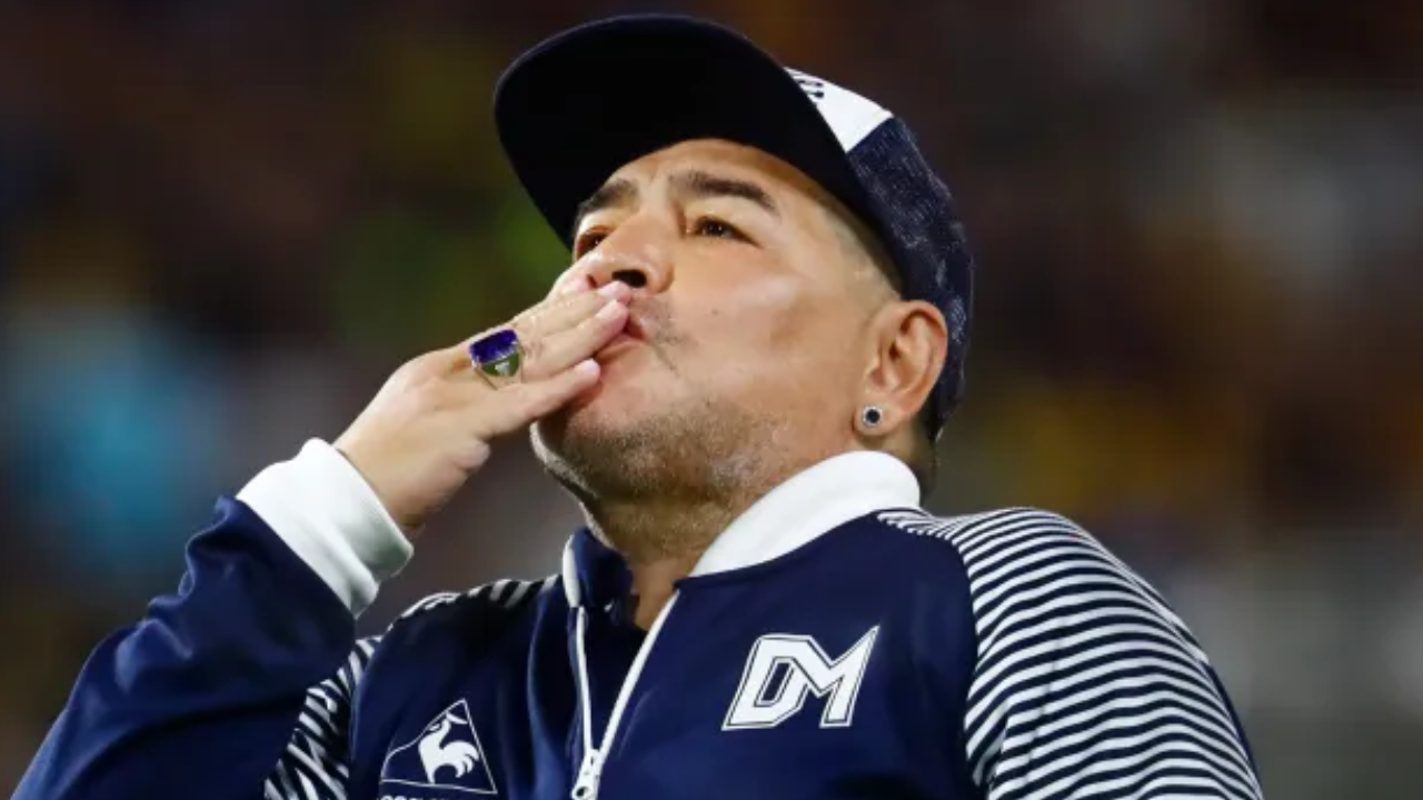 A 5 años de la muerte de Maradona, así lo recordaron los clubes en los que jugó