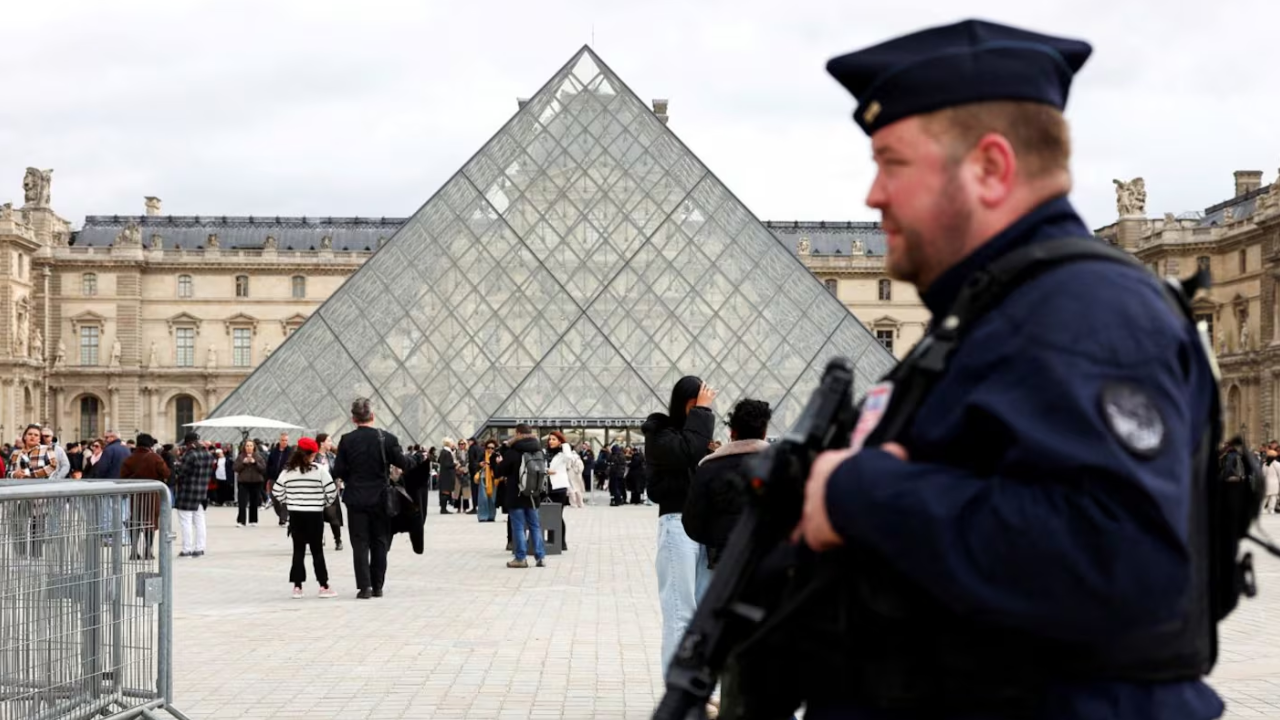 Detuvieron a otros cuatro sospechosos del robo al Louvre