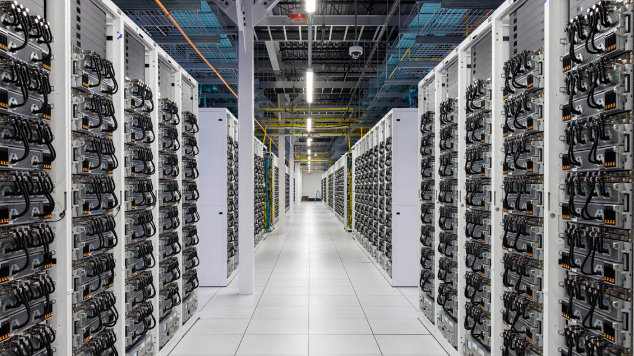 Qué son y cómo funcionan los data centers, las fábricas de la era digital