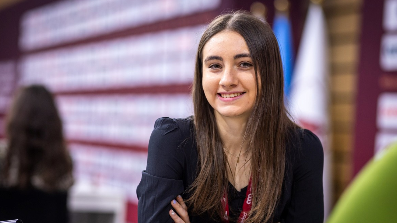 Candela Francisco Guecamburu sumó otra victoria y está entre las mejores en el Mundial de Ajedrez