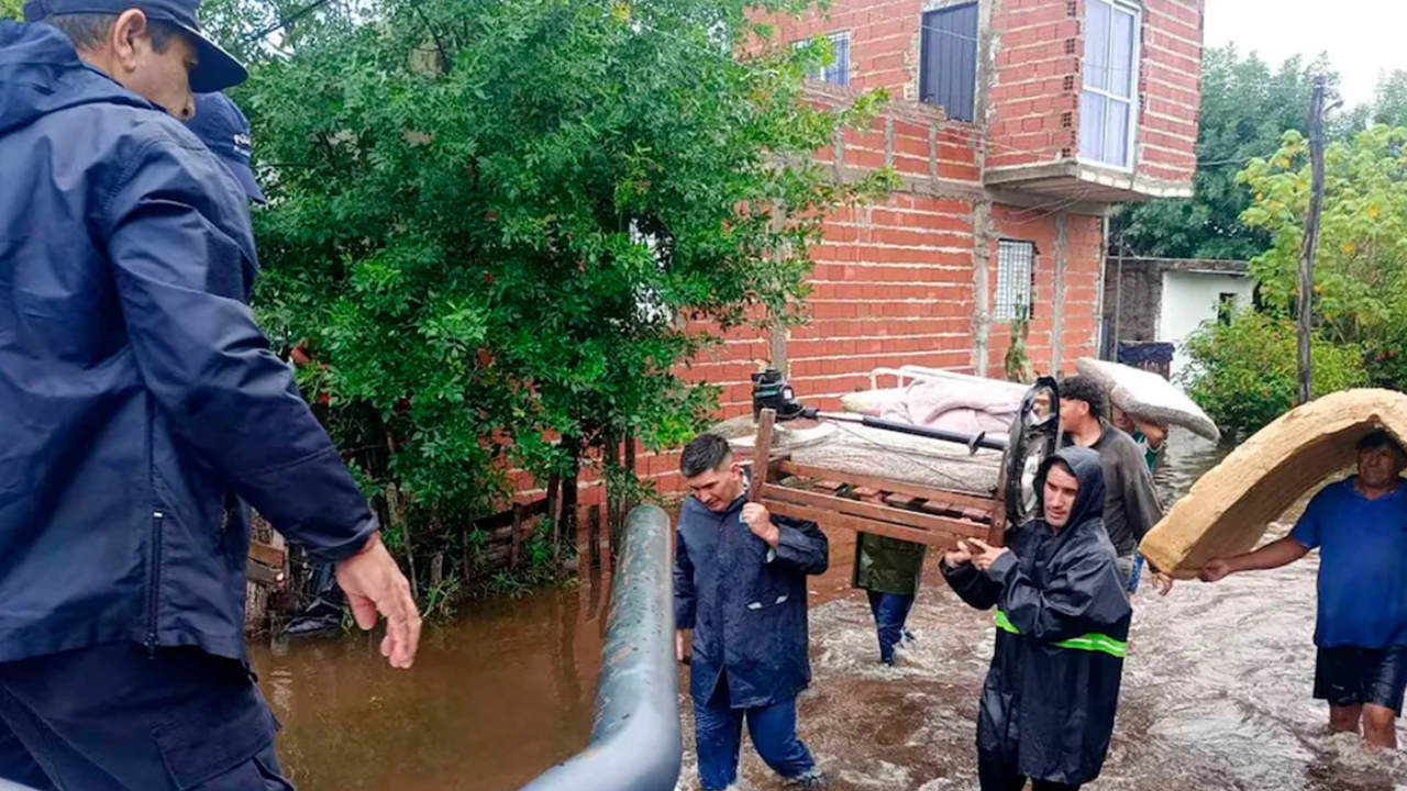 Más de 400 evacuados por las inundaciones en Corrientes