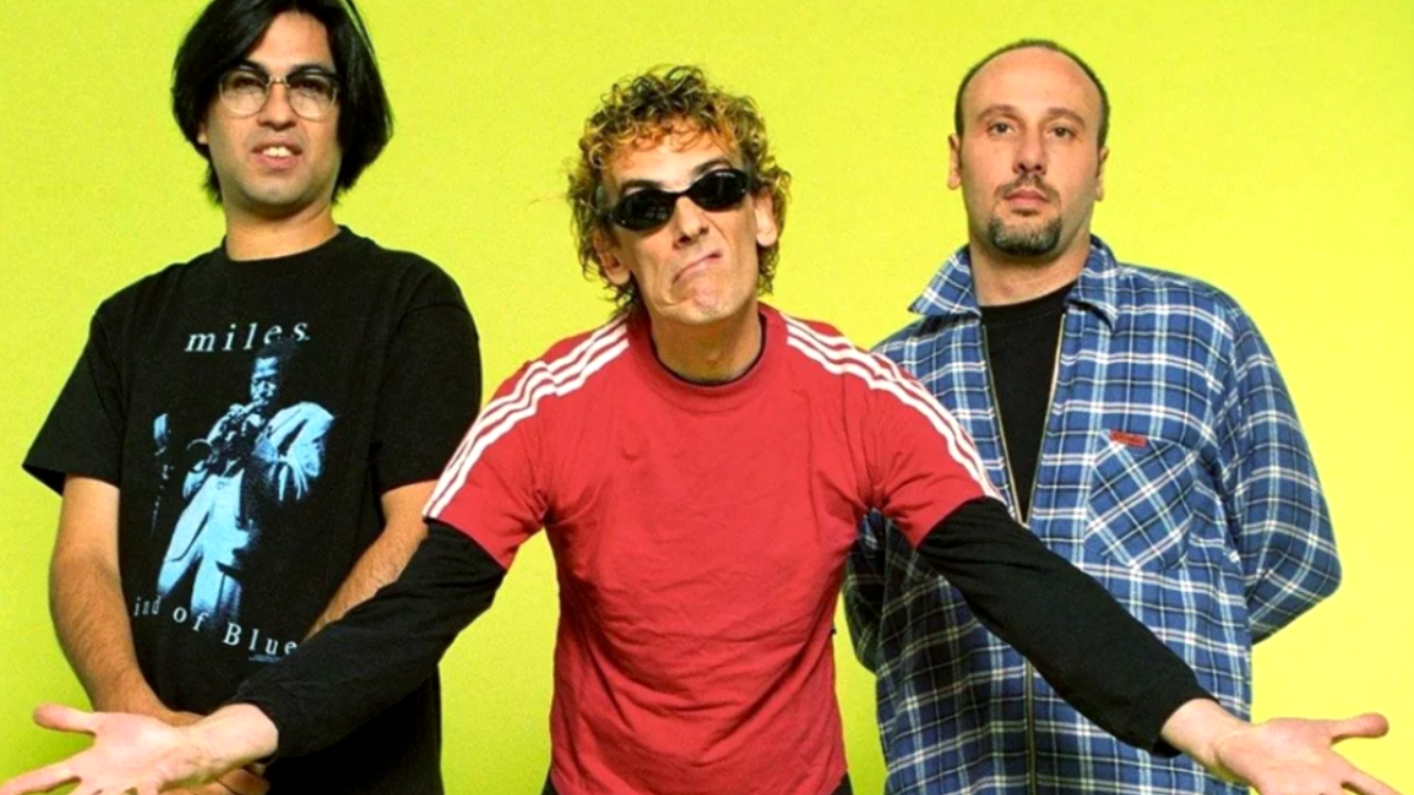 Publicaron un show histórico de Spinetta y los Socios del Desierto de 1998