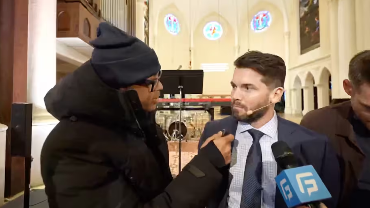 El Gobierno estadounidense detuvo a un periodista por un supuesto “ataque coordinado” a una iglesia en Minnesota