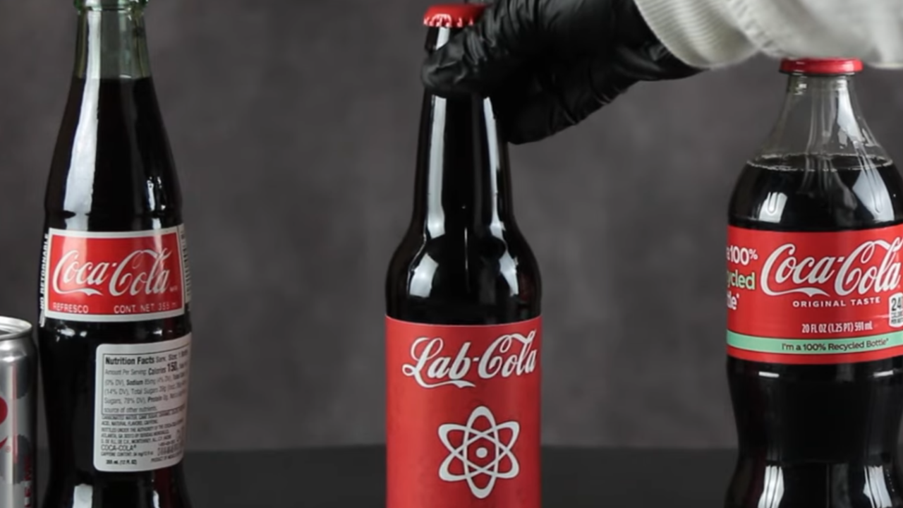 Un youtuber asegura haber replicado la fórmula secreta de Coca-Cola