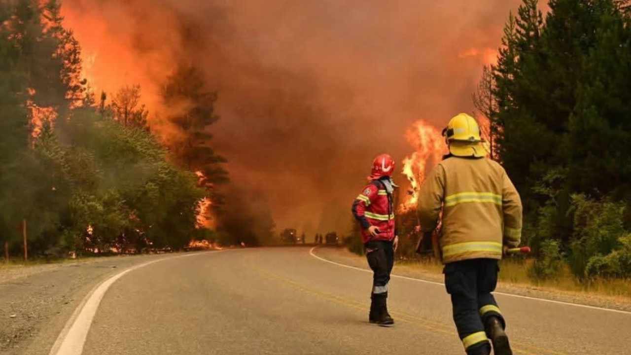 Siguen los incendios en Chubut: cortaron la ruta 71 hacia Cholila