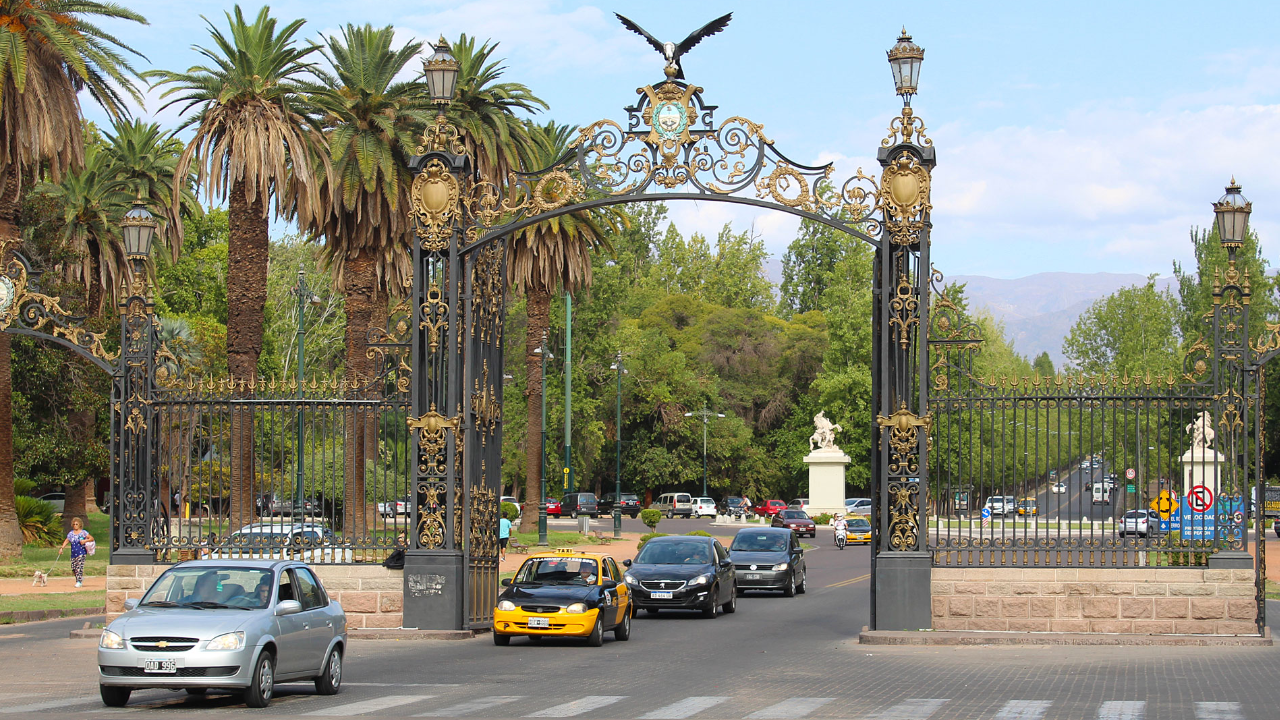 Mendoza habilita a ciudadanos a enviar fotos y videos para detectar infracciones viales