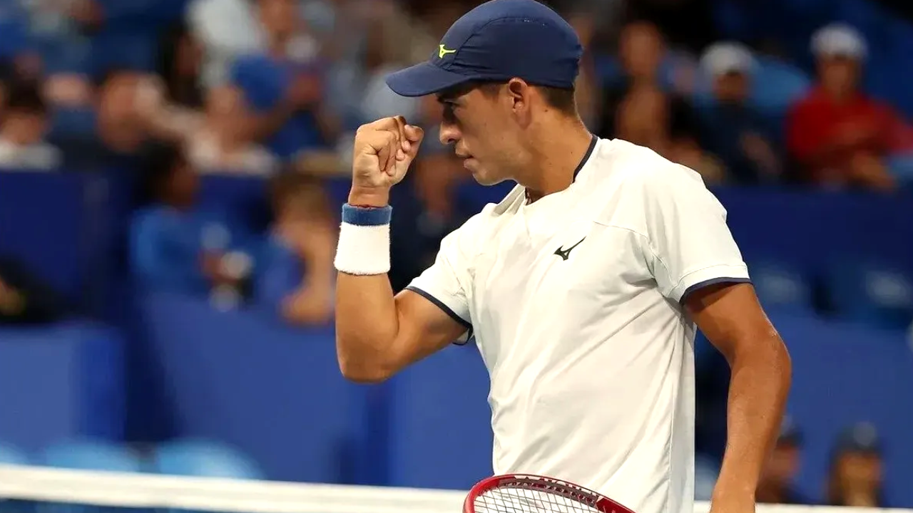 Sebastián Báez sumó un gran triunfo y está en tercera ronda de Indian Wells