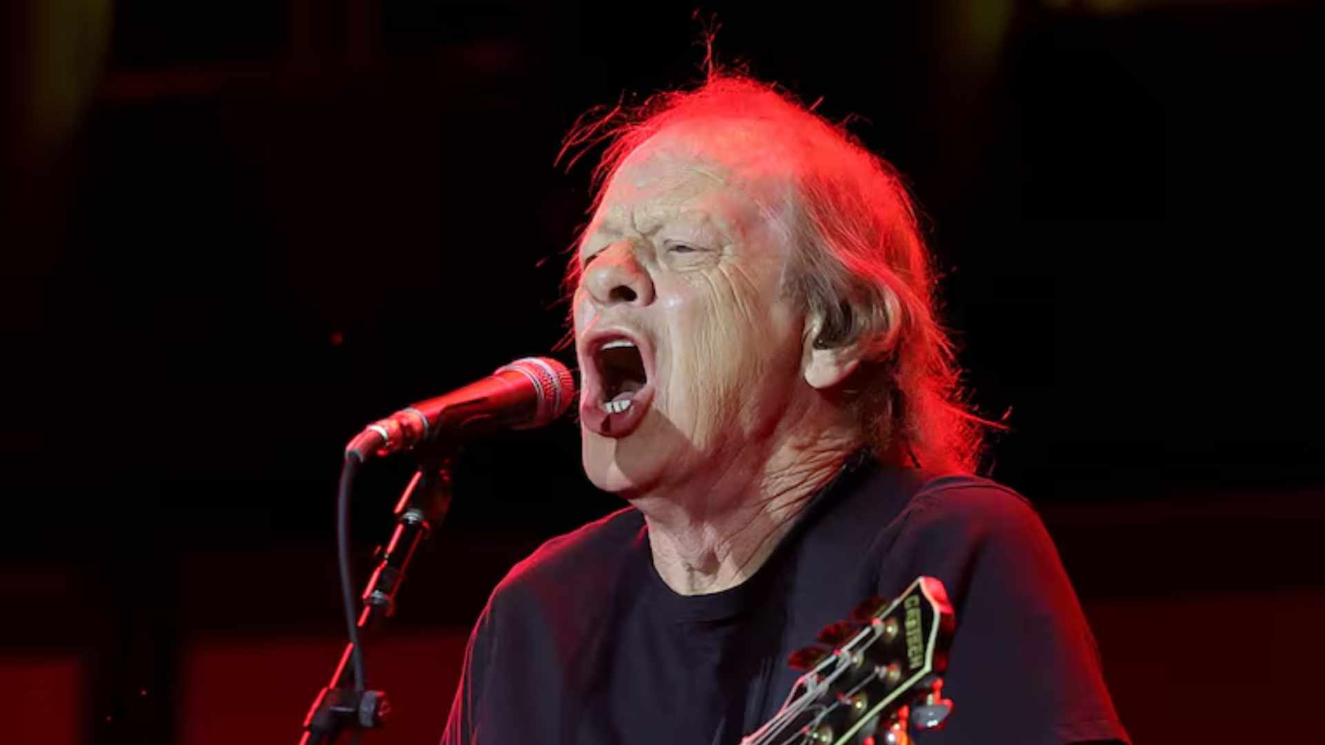 El guitarrista de AC/DC Stevie Young fue dado de alta y se prepara para el show del lunes
