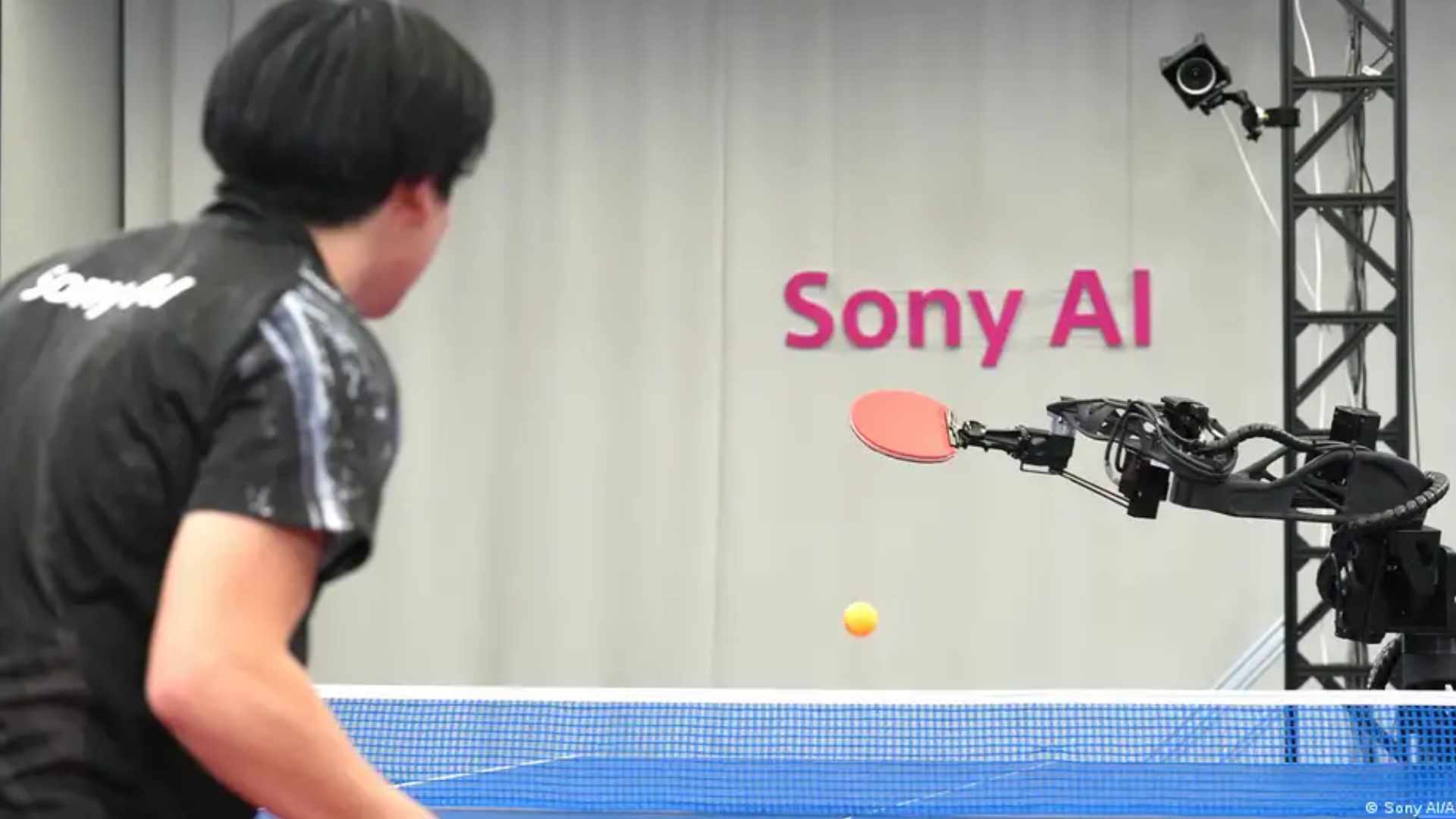 Robot de Sony vence a jugadores experimentados de tenis de mesa