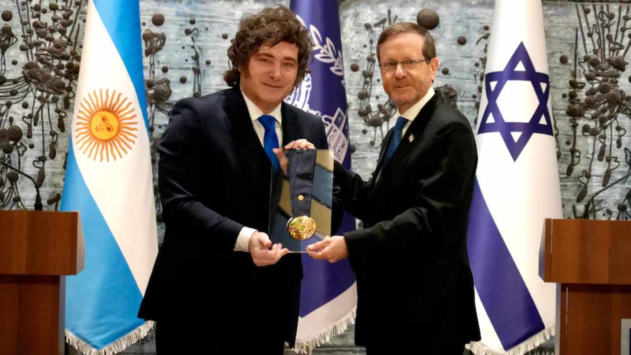 Javier Milei se reunió con el presidente de Israel y recibió una distinción de honor