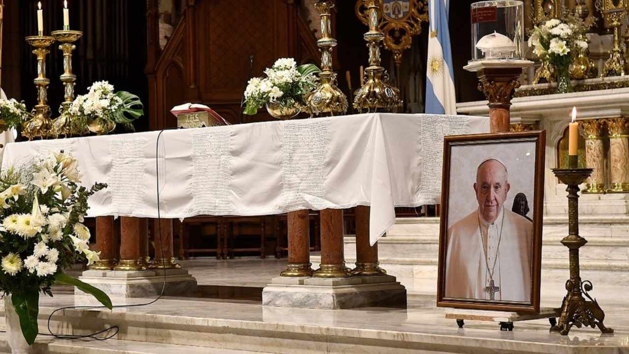 Un año sin Francisco: los homenajes al Papa argentino