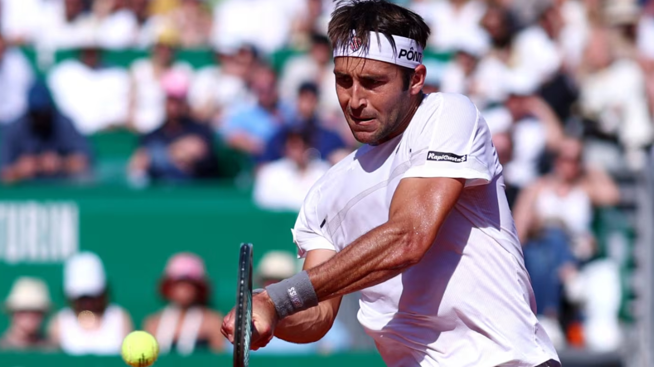 Etcheverry le dijo chau a Montecarlo tras un gran partido con Alcaraz