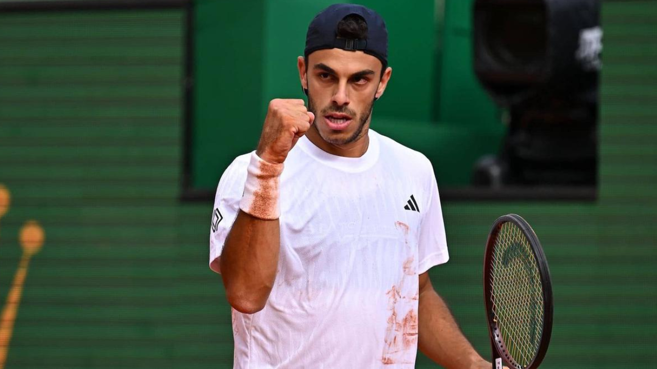 Cerúndolo debutó con una gran victoria ante Tsitsipas y avanza en el Masters 1000 de Montecarlo