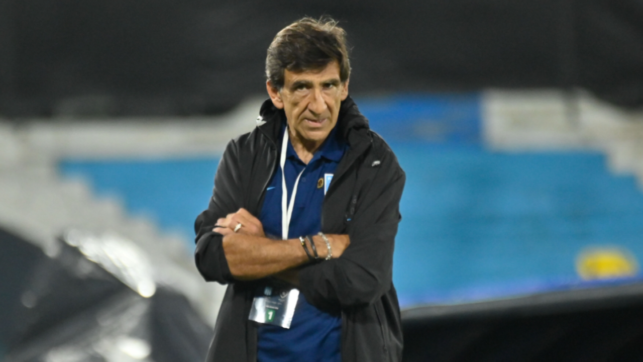 Costas puso en duda su continuidad en Racing: “Vamos a ver cómo seguimos”