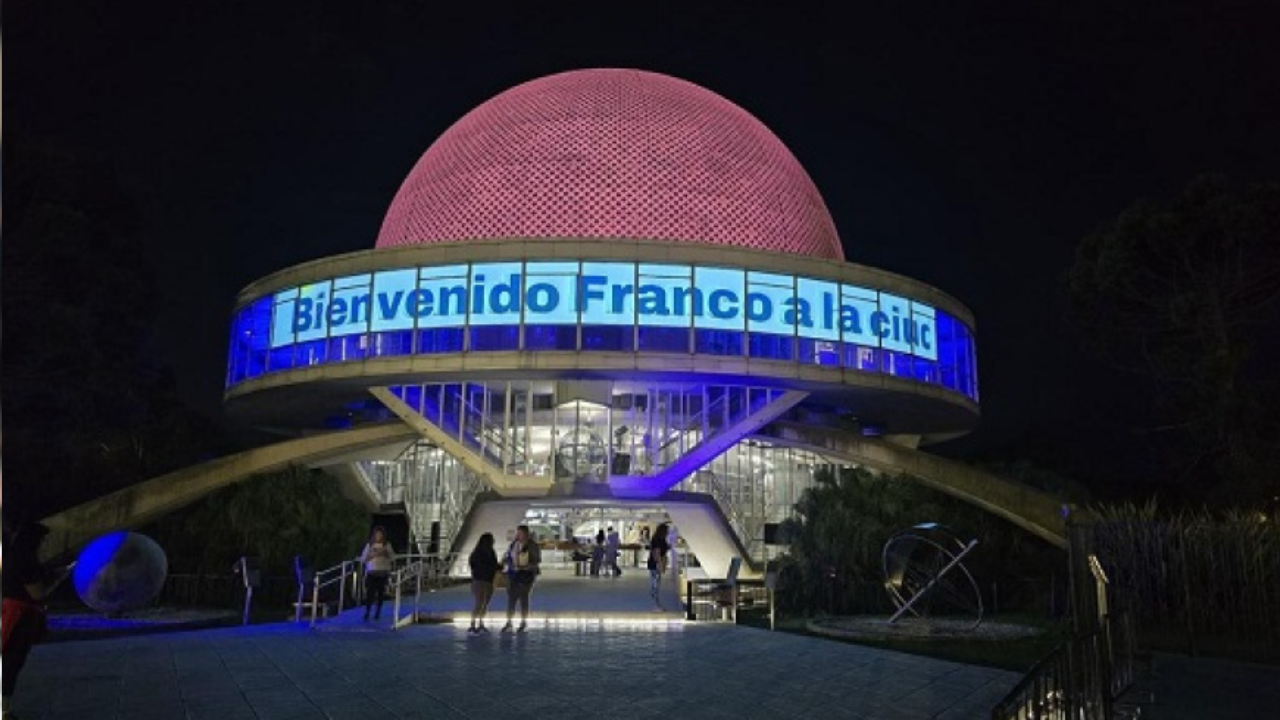 El Planetario le da la bienvenida a Franco Colapinto y la Ciudad palpita la fiesta de la F1