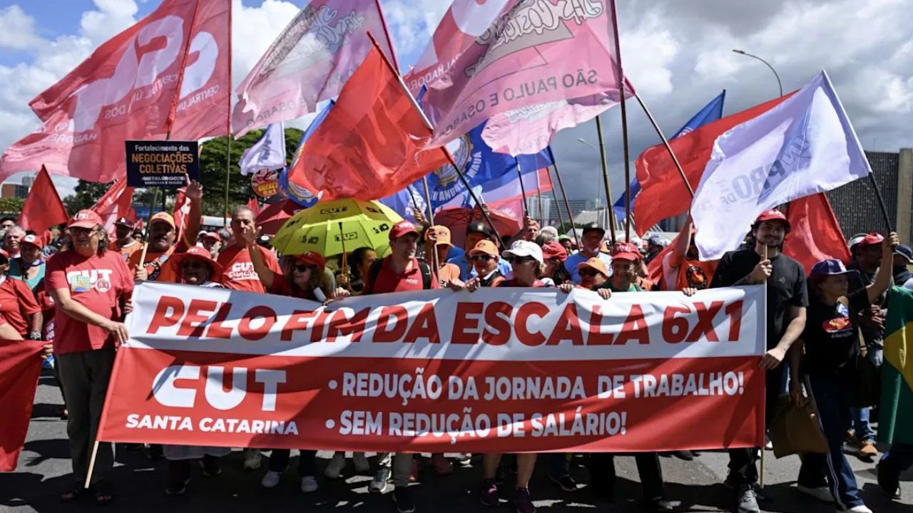 Cómo es la ley que tratará Brasil para tener fines de semana más largos