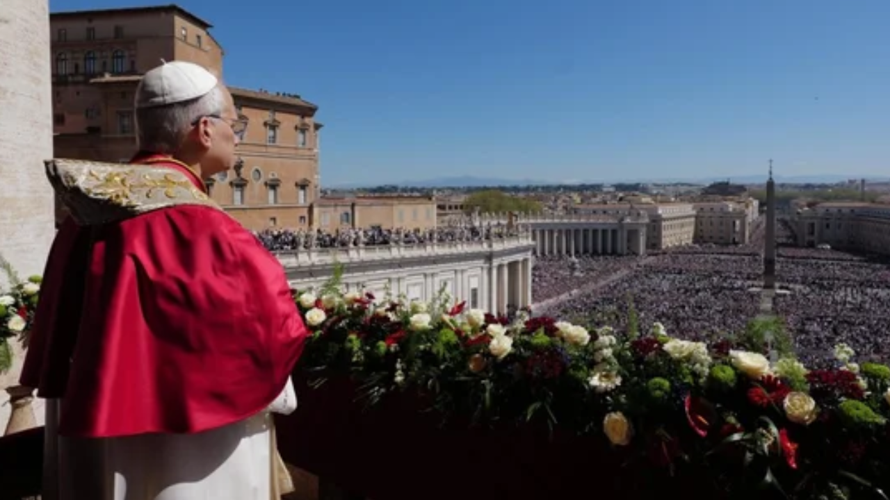 León XIV celebró su primera misa de Pascua como papa