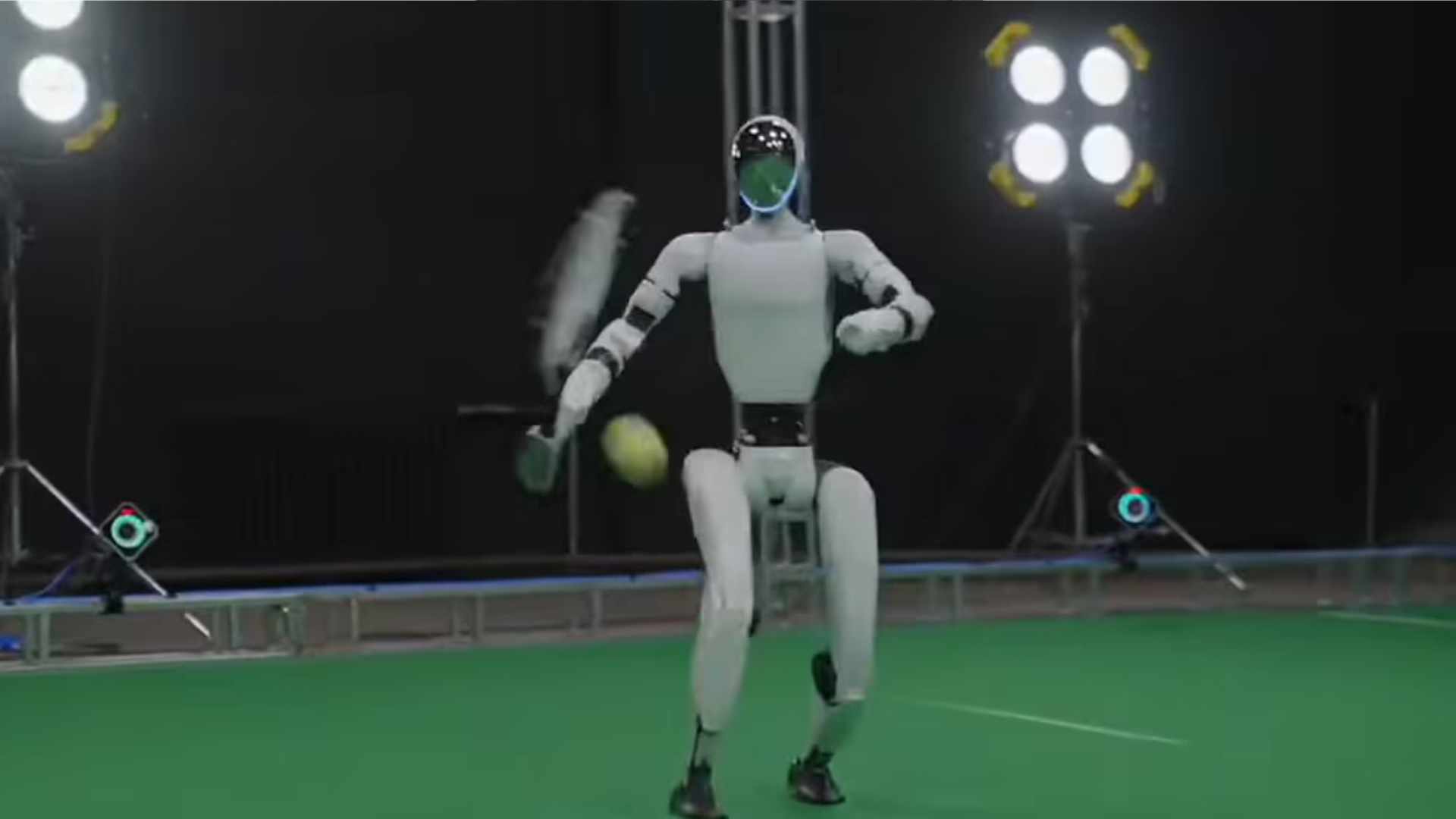 Un robot aprendió a jugar al tenis contra humanos en cinco horas