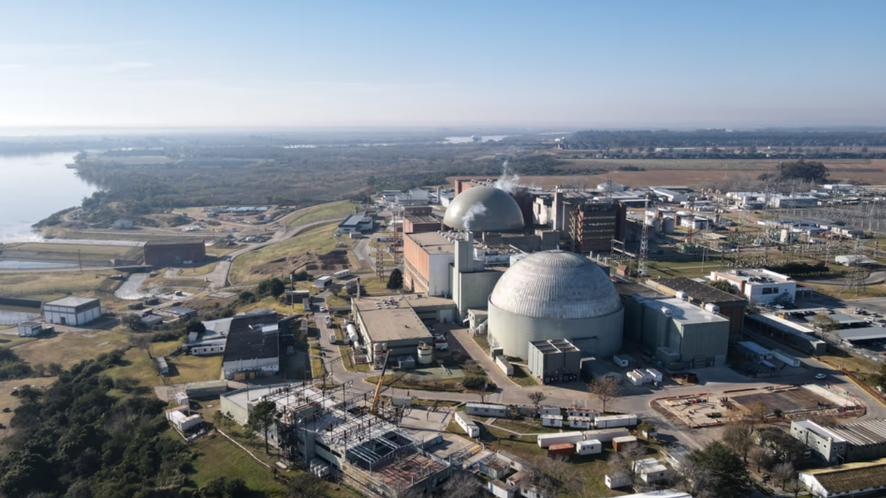 Atucha II volvió a generar energía tras completar su revisión programada